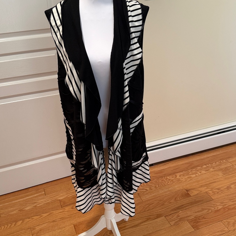 Multiples Sleeveless Vest Black and White waterfall design front, big pockets